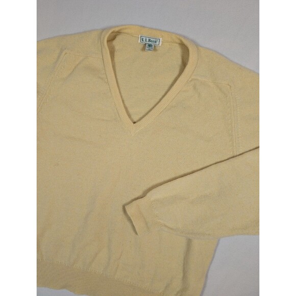LL Bean Vintage Men's Lambswool Sweater Yellow V Neck Size Large Scotland - Picture 1 of 11